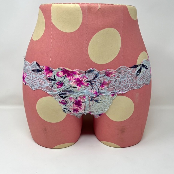 VS PINK Allover Floral Lace Thong Panty XS - Picture 1 of 11